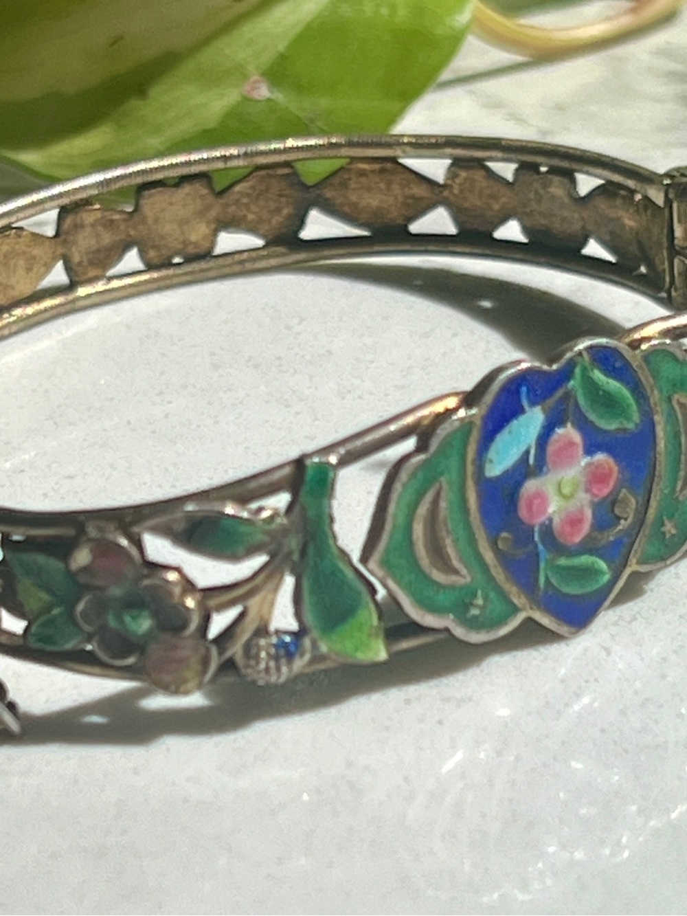 Vintage Cloisonné Enamel Hinged Bangle Bracelet Floral Heart Safety Chain 2.5” - Picture 2 of 4